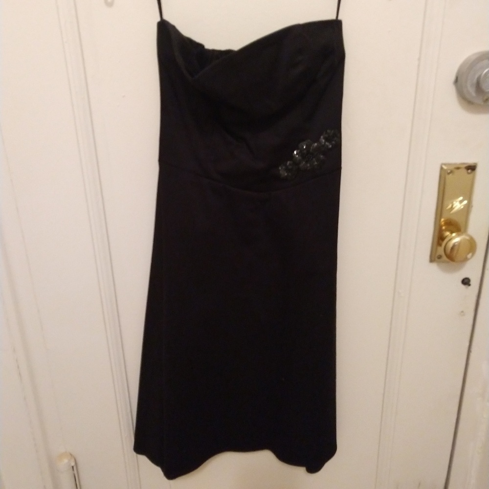 LAST CHANCE Strapless black cocktail dress with sequin flower